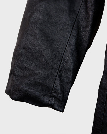 Sleek, edgy, and timeless – this vintage 80s black leather jacket is a true classic.
Made from genuine leather with a clean, structured fit, this piece blends bold 80s energy with modern minimalism. The sharp cut gives that effortlessly cool edge, perfect for everyday wear.