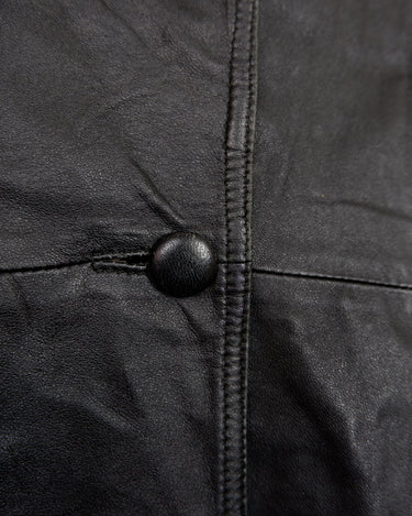 Sleek, edgy, and timeless – this vintage 80s black leather jacket is a true classic.
Made from genuine leather with a clean, structured fit, this piece blends bold 80s energy with modern minimalism. The sharp cut gives that effortlessly cool edge, perfect for everyday wear.