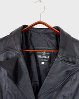 Sleek, edgy, and timeless – this vintage 80s black leather jacket is a true classic.
Made from genuine leather with a clean, structured fit, this piece blends bold 80s energy with modern minimalism. The sharp cut gives that effortlessly cool edge, perfect for everyday wear.