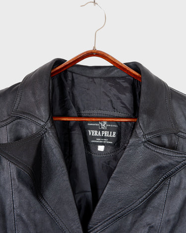 Sleek, edgy, and timeless – this vintage 80s black leather jacket is a true classic.
Made from genuine leather with a clean, structured fit, this piece blends bold 80s energy with modern minimalism. The sharp cut gives that effortlessly cool edge, perfect for everyday wear.