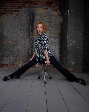 Get ready to channel some serious 90s romance with this vintage navy blue floral blouse with its light shimmering optic. Crafted from a luxurious silk mix blend, it features golden buttons and a unique collar for some extra flair. Romance never goes out of style!