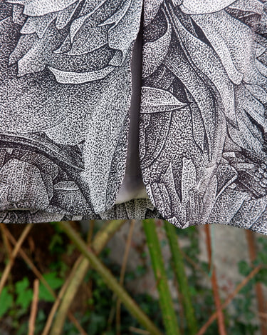Make a statement with this vintage Escada blazer—bold, tailored, and anything but ordinary. Its detailed monochrome botanical print and iconic Escada cut turn timeless elegance into something effortlessly cool. A rare secondhand gem for lovers of slow fashion and sharp silhouettes, this piece brings instant edge to any outfit. Vintage luxury, with attitude.