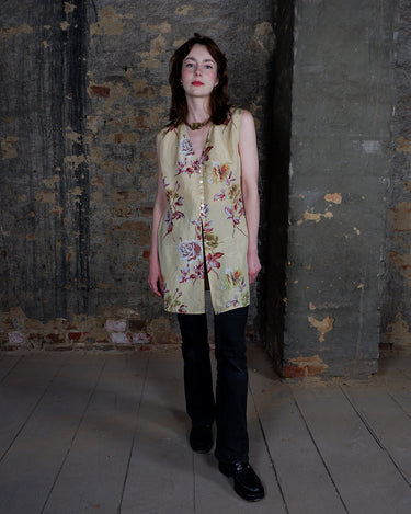 Vintage 90s cream floral pattern sleeveless silk button up blouse (long fit) | M-L