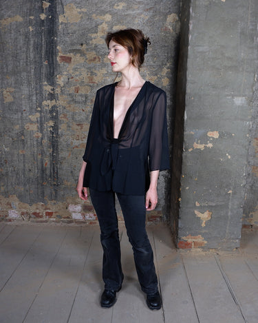 See-through but never low-key – this sheer lace-up jacket brings attitude with every detail. The transparent fabric meets lacing for a look that’s anything but basic. A y2k piece that speaks for itself.