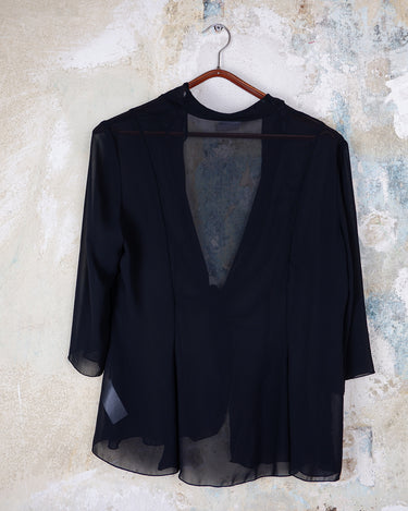 See-through but never low-key – this sheer lace-up jacket brings attitude with every detail. The transparent fabric meets lacing for a look that’s anything but basic. A y2k piece that speaks for itself.
