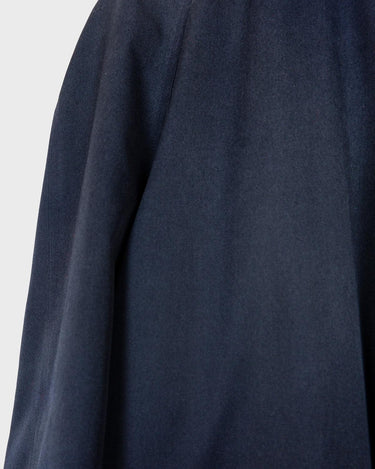 This Burberry dark navy blue coat (thin) is a classic look that never goes out of style! Its timeless design and high-quality fabric make it as fashionable as it is comfortable. Wrap up in luxury today! The color shades of this coat is dark blue (depends on the lightning). Please keep in mind, that this luxury coat has some flaws - last photos)