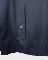 This Burberry dark navy blue coat (thin) is a classic look that never goes out of style! Its timeless design and high-quality fabric make it as fashionable as it is comfortable. Wrap up in luxury today! The color shades of this coat is dark blue (depends on the lightning). Please keep in mind, that this luxury coat has some flaws - last photos)