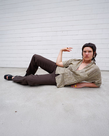 Say less. An original 70s piece from Italy with brown and purple ornament pattern and a relaxed cut made to move. Vintage that speaks for itself. Worn with confidence.