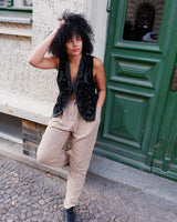 This vintage vest packs the perfect punch of 80s style! With its black velvet material and subtle shimmer of embroidered pailettes, you'll ready to sparkle.