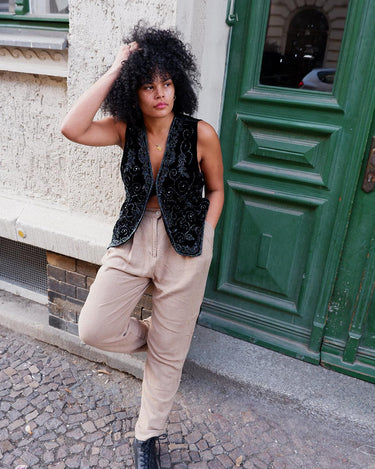 This vintage vest packs the perfect punch of 80s style! With its black velvet material and subtle shimmer of embroidered pailettes, you'll ready to sparkle.