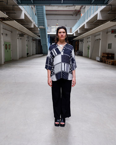 90s minimalism, but make it wild. This black and white vintage shirt throws dots, stripes, and checks into a bold mashup that just works. Soft viscose-cotton blend, boxy fit, serious graphic energy. Monochrome, but far from boring.