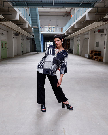 90s minimalism, but make it wild. This black and white vintage shirt throws dots, stripes, and checks into a bold mashup that just works. Soft viscose-cotton blend, boxy fit, serious graphic energy. Monochrome, but far from boring.