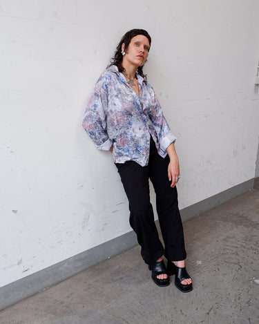 This vintage 1980s Tipo's shirt features a soft pastel floral pattern in shades of pink, blue, and grey, creating a dreamy, watercolor-like aesthetic. With its relaxed fit, long sleeves, and lightweight fabric, it’s perfect for your everyday look.