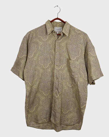 Say less. An original 70s piece from Italy with brown and purple paisley and a relaxed cut made to move. Vintage that speaks for itself. Worn with confidence.