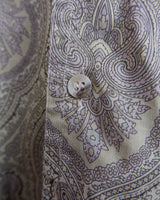 Say less. An original 70s piece from Italy with brown and purple paisley and a relaxed cut made to move. Vintage that speaks for itself. Worn with confidence.