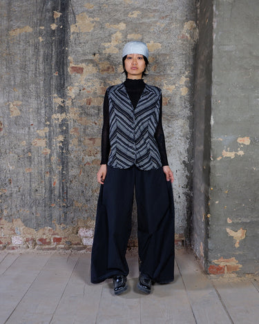 Vintage 90s black vest with grey and white chevron stripe pattern (thin fabric) | L