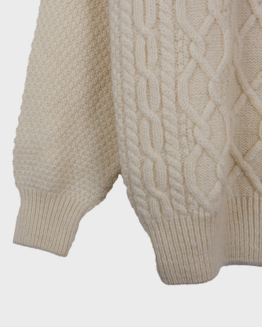 This vintage 90s white wool cable knit sweater is sure to become your comfy go-to! Throw it on and you'll instantly feel warm and cozy - this sweater's guaranteed to be your 'wear me anywhere' sidekick!