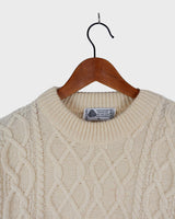 This vintage 90s white wool cable knit sweater is sure to become your comfy go-to! Throw it on and you'll instantly feel warm and cozy - this sweater's guaranteed to be your 'wear me anywhere' sidekick!