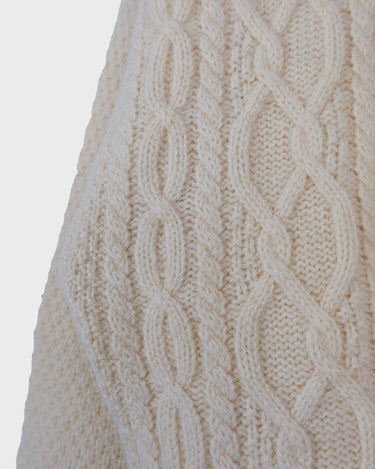 This vintage 90s white wool cable knit sweater is sure to become your comfy go-to! Throw it on and you'll instantly feel warm and cozy - this sweater's guaranteed to be your 'wear me anywhere' sidekick!