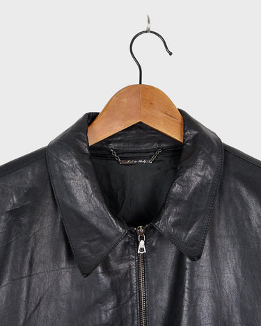 Grab this premium vintage 80s black nappa leather jacket for a timeless and minimalism look! The lightweight fabric makes it an ideal choice for warmer weather such as spring or summer. This leather jacket is designed to last!