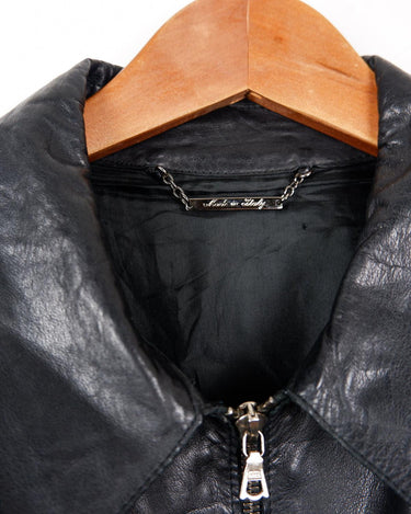 Grab this premium vintage 80s black nappa leather jacket for a timeless and minimalism look! The lightweight fabric makes it an ideal choice for warmer weather such as spring or summer. This leather jacket is designed to last!