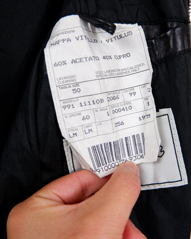 Grab this premium vintage 80s black nappa leather jacket for a timeless and minimalism look! The lightweight fabric makes it an ideal choice for warmer weather such as spring or summer. This leather jacket is designed to last!