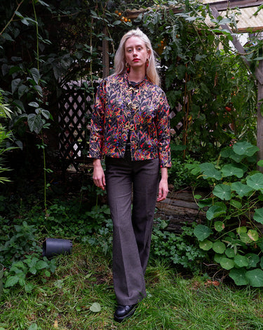Time to sparkle in this vintage 80s handmade spring jacket (super thin) that shines! With a rainbow of colors and shimmering accents, this lightweight jacket will bring a special touch to your outfit.