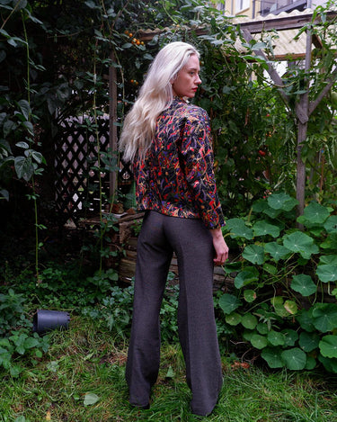 Time to sparkle in this vintage 80s handmade spring jacket (super thin) that shines! With a rainbow of colors and shimmering accents, this lightweight jacket will bring a special touch to your outfit.