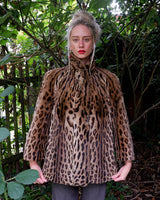Go wild with our Premium Vintage 70s leo optic fur jacket! This real fur coat is perfect for autum / early winter. Embrace your wild side and add a touch of luxury to your wardrobe! Let's gooo!
