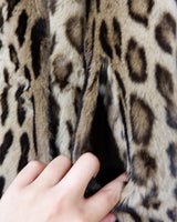 Go wild with our Premium Vintage 70s leo optic fur jacket! This real fur coat is perfect for autum / early winter. Embrace your wild side and add a touch of luxury to your wardrobe! Let's gooo!