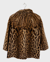 Go wild with our Premium Vintage 70s leo optic fur jacket! This real fur coat is perfect for autum / early winter. Embrace your wild side and add a touch of luxury to your wardrobe! Let's gooo!