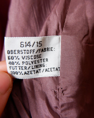 This vintage blazer in a striking dark pink is a must-have for any fashion-forward individual. Its long fit and two rows of buttons add a unique twist to any outfit. Whether you're dressing up for a formal event or adding some flair to your everyday look, this blazer has got you covered. (No time for boring fashion here!)