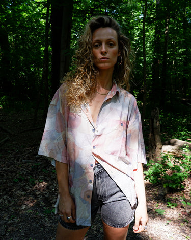 Bold 90s vibes with a soft twist — this vintage Arpino shirt blends pink, blue, and lavender in an abstract, watercolor-style print that feels like a wearable daydream. The flowing pattern and relaxed XXL fit bring effortless style and comfort. Lightweight and easy to wear, it’s made for warm days and laid-back moments.