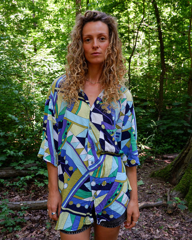 This 90s vintage shirt is loud, laid-back, and dripping in chaotic color — electric purple, deep navy, lime green, and pops of turquoise, all fused into a bold geometric pattern. Easy to style and hard to forget!