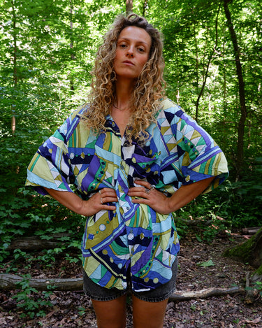 This 90s vintage shirt is loud, laid-back, and dripping in chaotic color — electric purple, deep navy, lime green, and pops of turquoise, all fused into a bold geometric pattern. Easy to style and hard to forget!