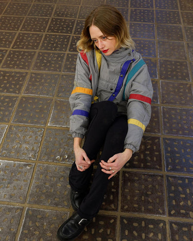 Relive your 80s dreams in this vintage grey spring jacket (longer fit)! Its colorful stripes will give you a vibrant, bold look, while the removable hood adds versatility. SPICE IT UP!