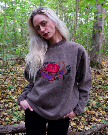 Get cozy in this Vintage 80s brown sweater, complete with beautiful floral stitching. Perfect for chilly days, this sweater is the ultimate way to stay snug. Cozyness is calling!