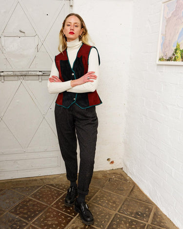 Calling all the patchwork lovers out there! This 80s red black suede leather vest with its press studs is yours!