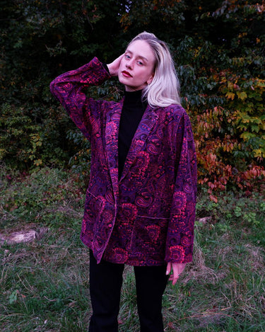 Upgrade your blazer game with this vintage 80s pink/purple paisley pattern blazer. This blazer is anything but boring.