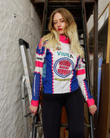 This Vintage 80s 90s cycling jacket is the perfect lightweight garment for all your biking needs! Now you can get through your ride in comfort and style, with its stretchable fabric and its warm, cosy lining. Slip it on and ride off into the sunset! 