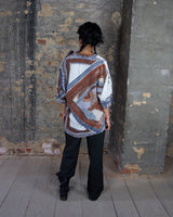 Vintage 90s brown and white patterned shirt in L-XL, designed for anyone who’s all about that authentic vintage vibe. Lightweight and relaxed, it brings easygoing style to your daily look without breaking a sweat. Perfect for those who want to keep it cool and casual every day.