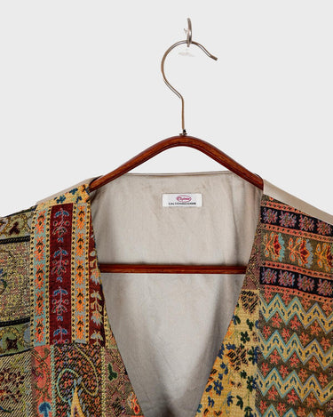 Embrace the vibes with our 80s/90s colorful pattern vest. This unique and detailed piece adds a touch of boho to your style!