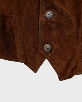 Looking for that perfect 90s vibe? This vintage brown suede vest nails it. Soft suede, relaxed cut – fits M to L. Easy to style, whether layered or worn solo. A classic piece with laid-back attitude.