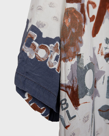Vintage 90s brown and white patterned shirt in L-XL, designed for anyone who’s all about that authentic vintage vibe. Lightweight and relaxed, it brings easygoing style to your daily look without breaking a sweat. Perfect for those who want to keep it cool and casual every day.