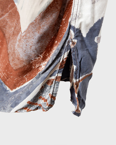 Vintage 90s brown and white patterned shirt in L-XL, designed for anyone who’s all about that authentic vintage vibe. Lightweight and relaxed, it brings easygoing style to your daily look without breaking a sweat. Perfect for those who want to keep it cool and casual every day.