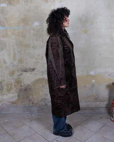Add a touch of eccentricity to your wardrobe with this vintage 80s long brown leather fur coat. Featuring unique patchwork leather and a cozy fur lining, this XL-XXL coat is perfect for making a bold statement