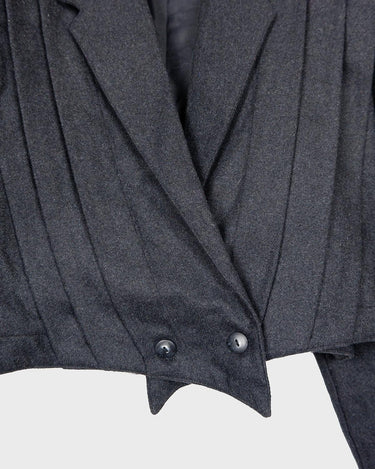 This timeless crop fit blazer gives you an '80s edge like no other! Its dark grey hue and signature shoulder pads will give you the edge you need to make a statement. Attitude included!