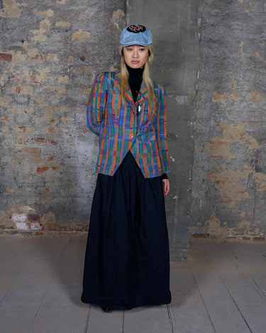 Meet your new spring must-have! Vibrant colors, quirky shoulder pads, and a flattering fit make this piece a true standout. Embrace this 80s vintage blazer.