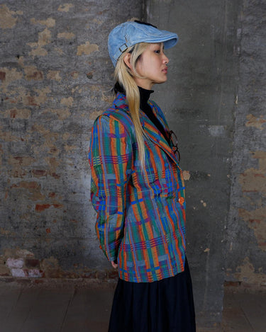 Meet your new spring must-have! Vibrant colors, quirky shoulder pads, and a flattering fit make this piece a true standout. Embrace this 80s vintage blazer.