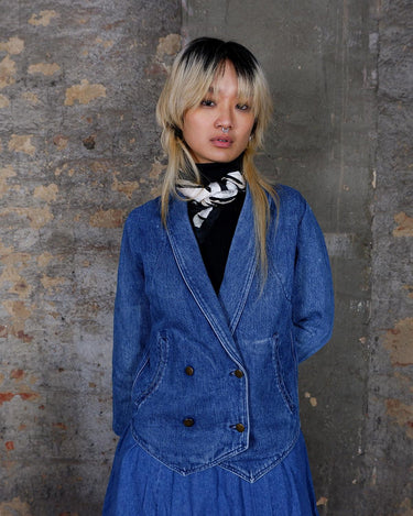 Embrace your love for denim with this vintage 80s denim jacket and let's be honest, who doesn't love a good vintage find?!